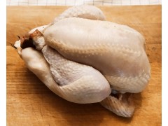 Poulet entier prêt-à-cuire - gros - poids environ 2.150 kg Poulet entier prêt-à-cuire - gros - poids environ 2.150 kg